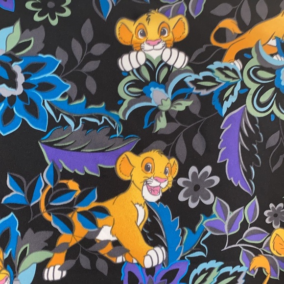 Disney The Lion King Simba Ladies Scrub Top Short Sleeve Shirt Size XS Medical - Picture 11 of 11